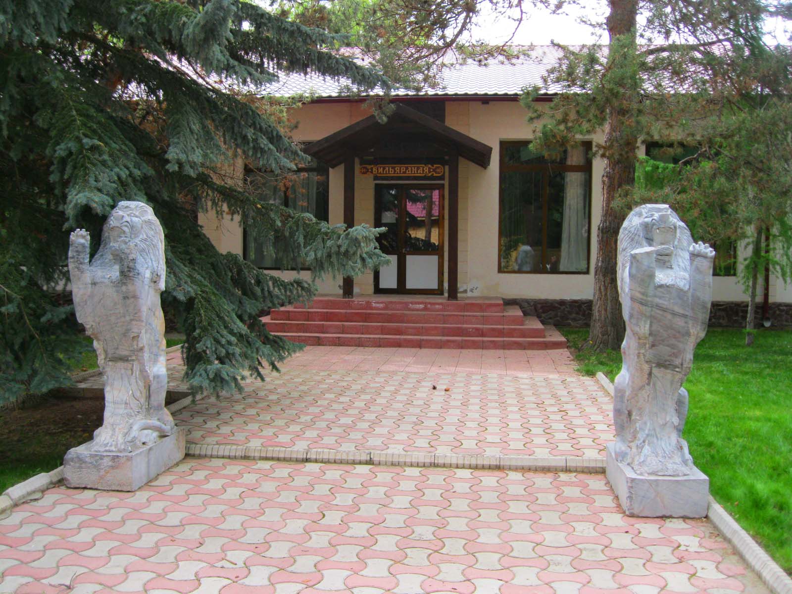 Охотный двор